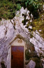 La porte a les grottes de Gargas