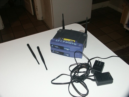 Linksys WAP11 ver 2.2 Wireless Access Point w/ WSB24 signal booster and 2 extension antennas