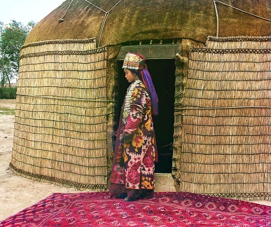 04412v_Uzbek_woman_in_front_of_yurt