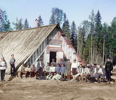 04423v_Austrian_Prisoners_of_war_near_a_barracks